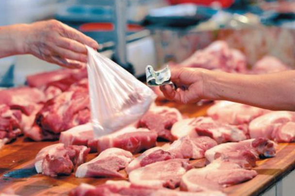 春节前有望吃上“白菜价”猪肉？龙头企业12月出栏价跌20%！业内：二季度猪价有望攀升